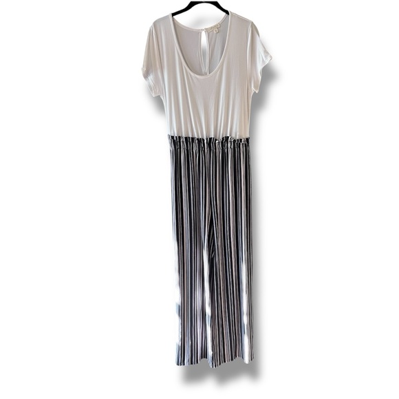 Black and White Short Sleeve Striped Jumpsuit - Picture 1 of 2